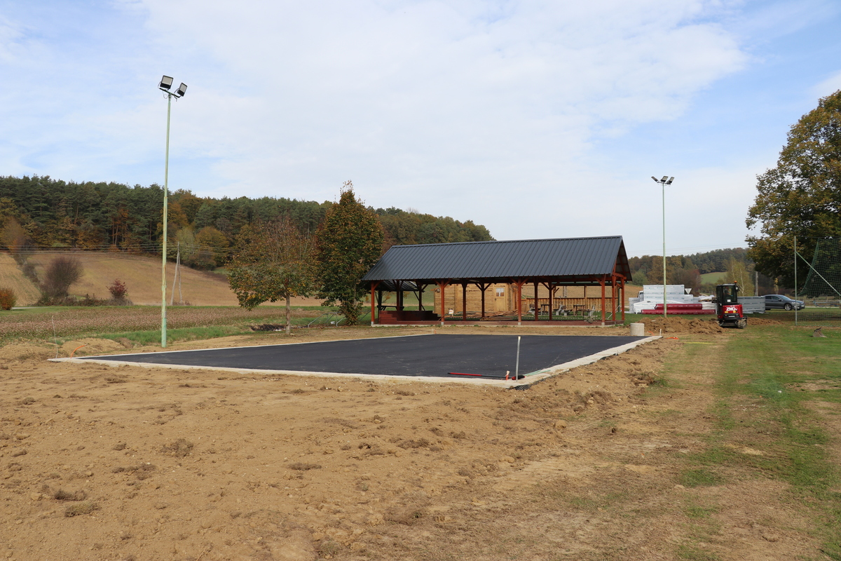 Premier terrain de padel en Pomurje en construction à Dolenci