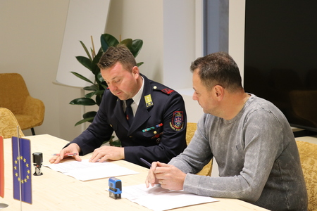 Podpis pogodbe za nakup novega gasilskega vozila PGD Dolenci