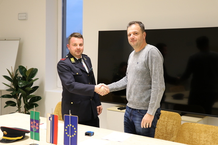 Podpis pogodbe za nakup novega gasilskega vozila PGD Dolenci