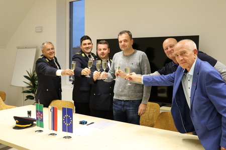 Podpis pogodbe za nakup novega gasilskega vozila PGD Dolenci